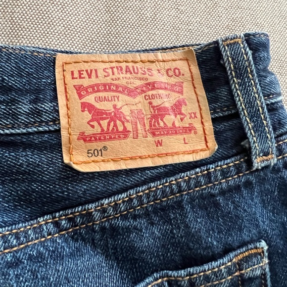 Levi’s 501 high waisted shorts - Picture 4 of 4